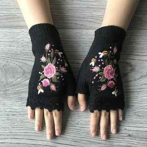 Handbestickte Handschuhe